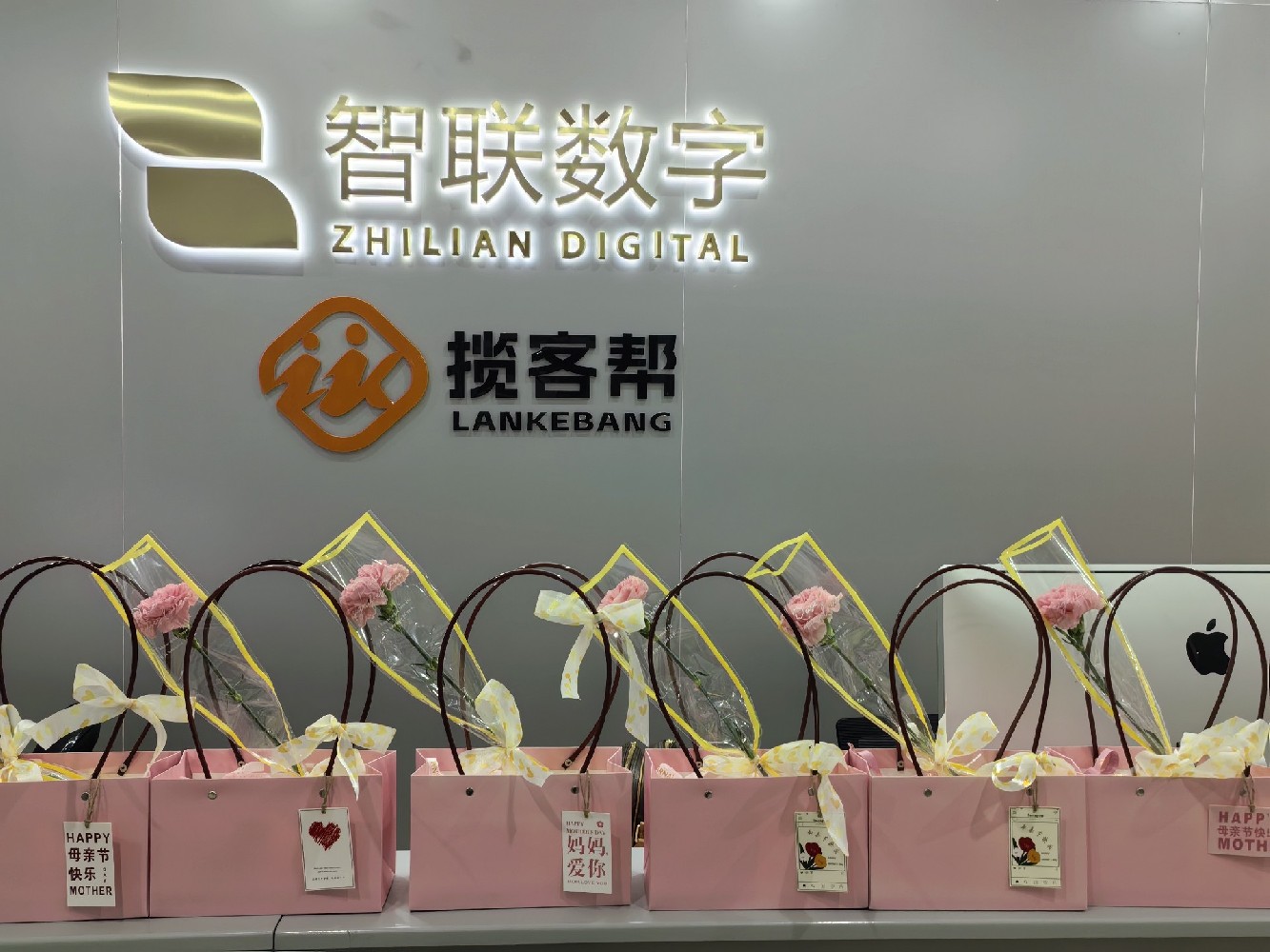 以花之名，獻愛母親-智聯數字母親節準備了一份特別的禮物!